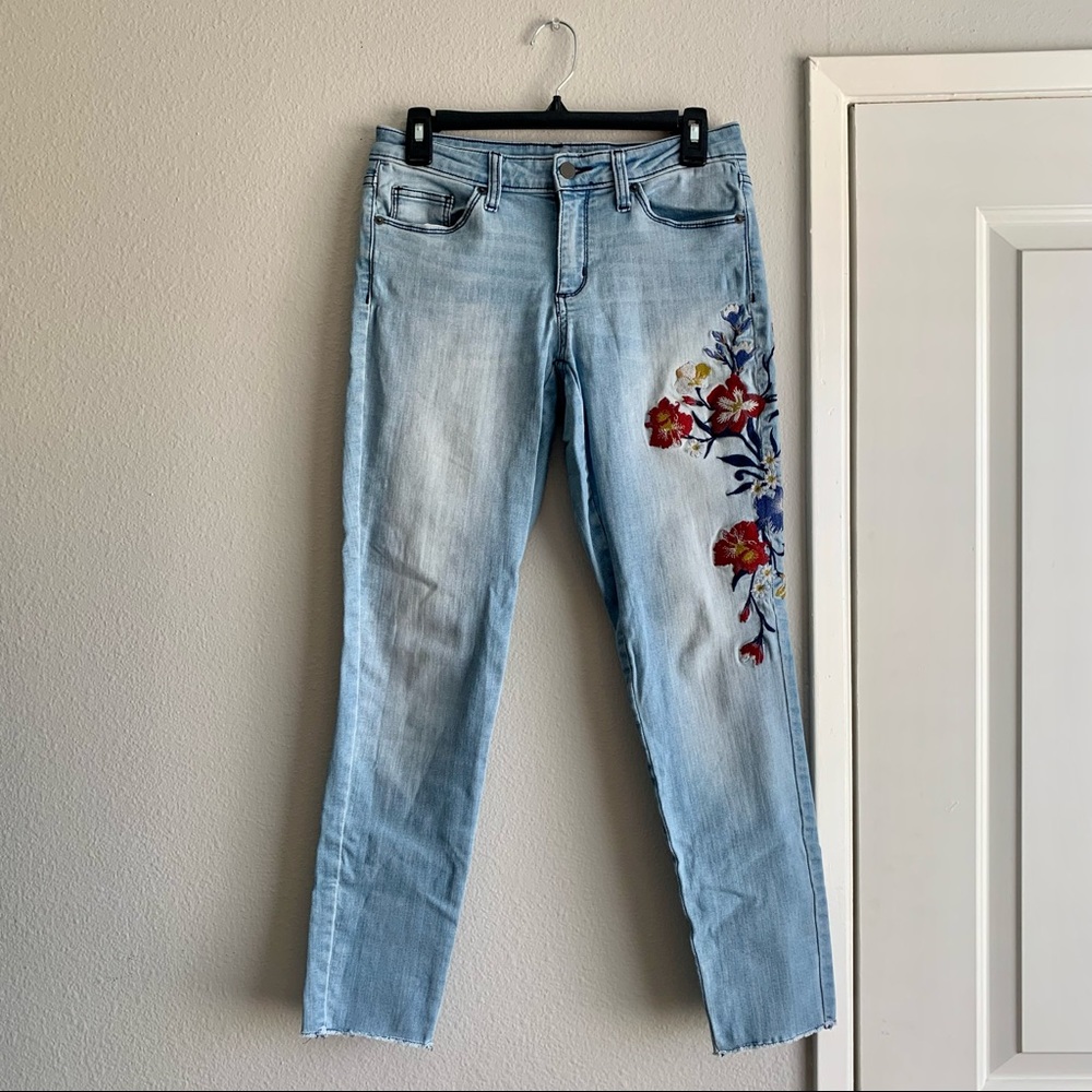 Universal Thread Embroidered Mid Rise Skinny Jeans, Size 6/28R